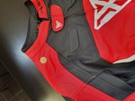 Sixgear Phoenix bőrdzseki sz.hib&aacute;s fekete/piros/feh&eacute;r